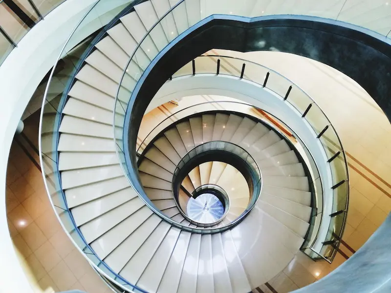 Escaleras de caracol; ventajas, desventajas y accesibilidad