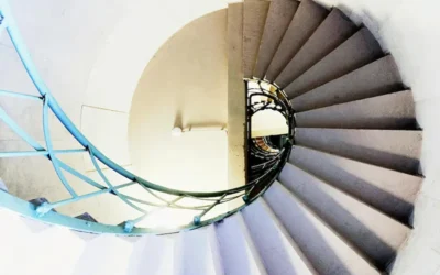 Cómo Elegir un Salvaescaleras para Escaleras de Caracol: Guía Definitiva de Selección e Instalación